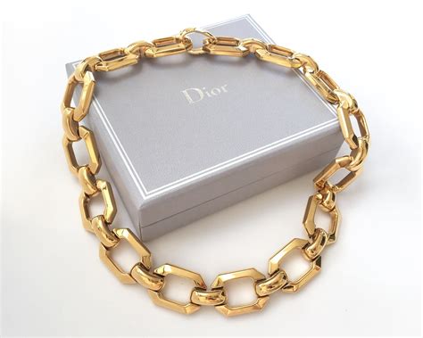 dior gold nexklace